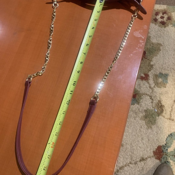 Chic Quilted Crossbody Bag in Burgundy - Picture 5 of 10